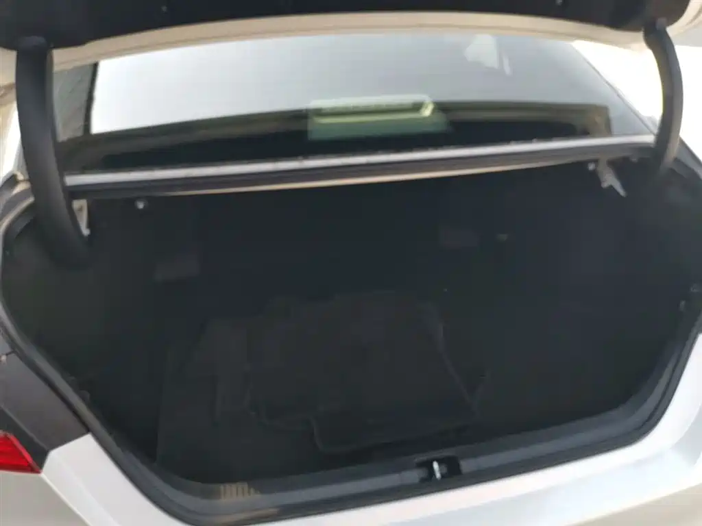 Toyota Camry 2019 — фото 18