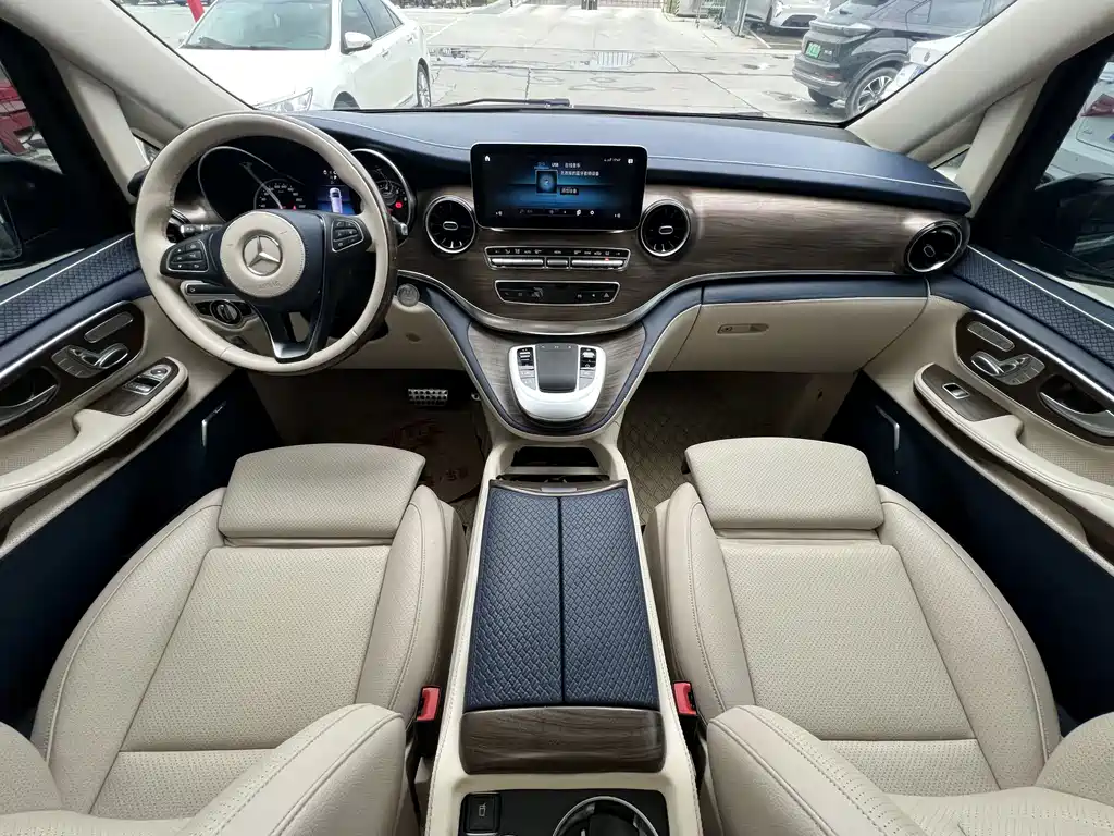 Mercedes-Benz V-Class 2023 — фото 5