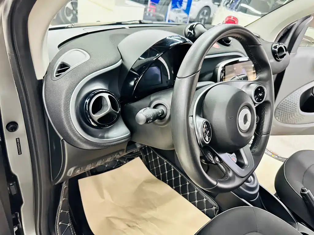 smart Fortwo 2018 — фото 23