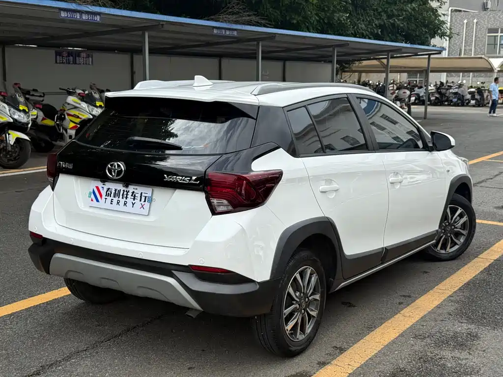 Toyota Yaris L 2022