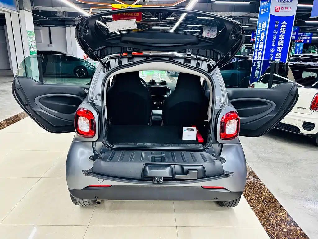 smart Fortwo 2018 — фото 18