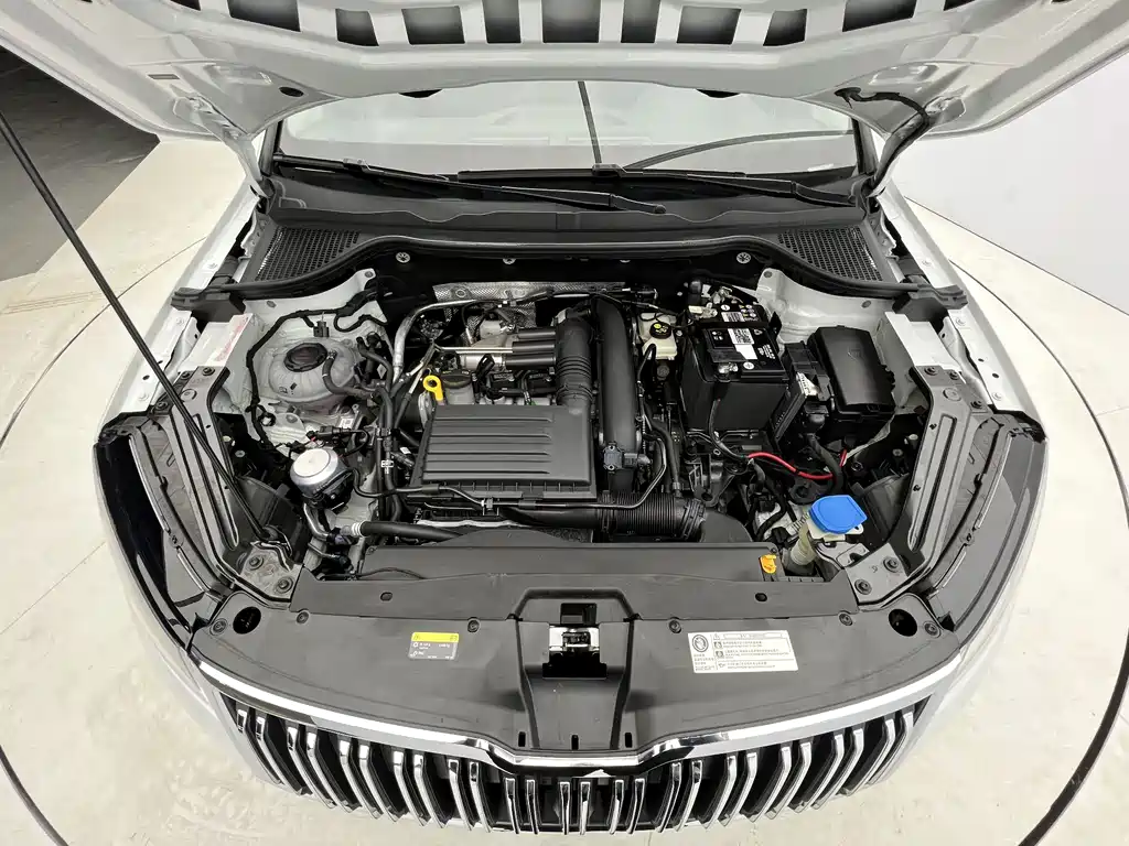 Skoda Karoq 2023 — фото 8