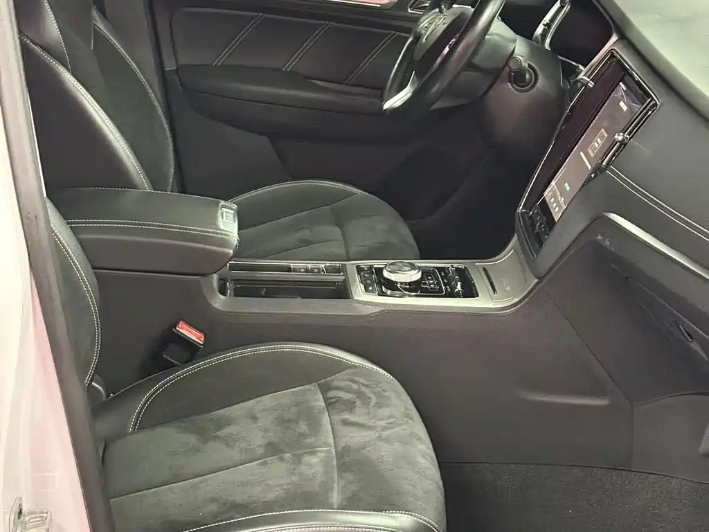 Roewe RX5 New Energy 2017 — фото 10