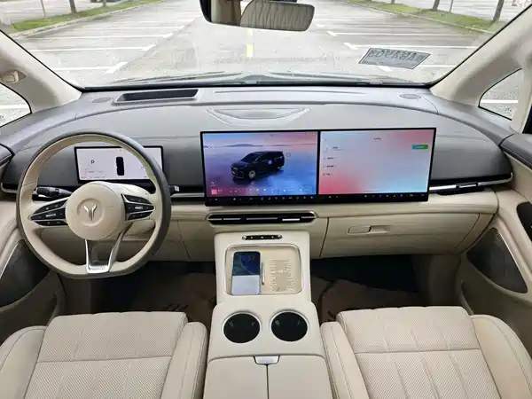 Voyah Dreamer 2025