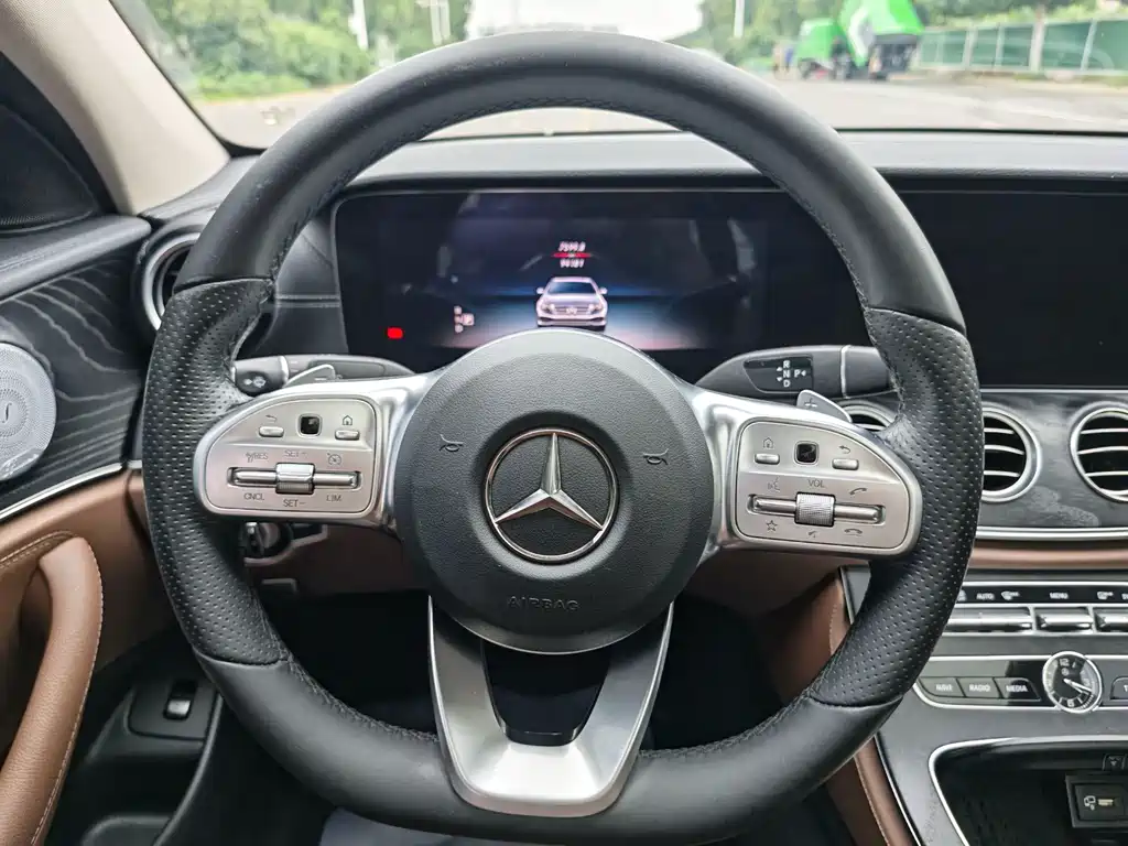 Mercedes-Benz E-Class 2019 — фото 15
