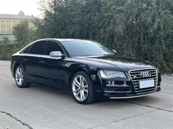Audi S8 2013