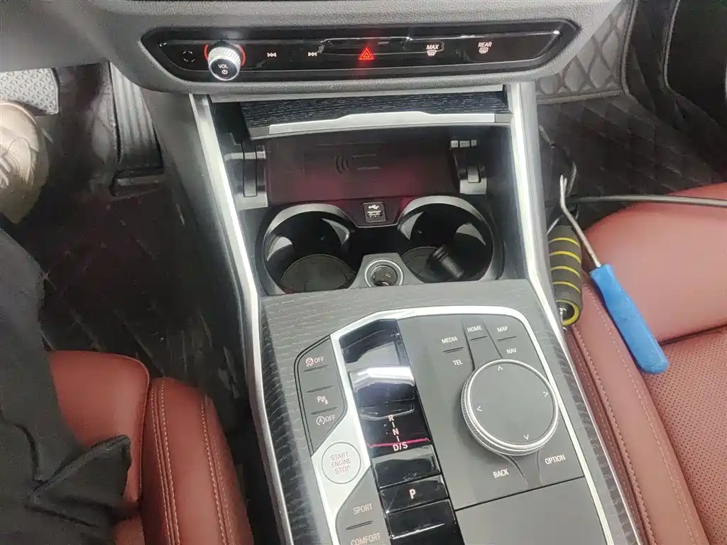 BMW 3 Series 2025 — фото 14