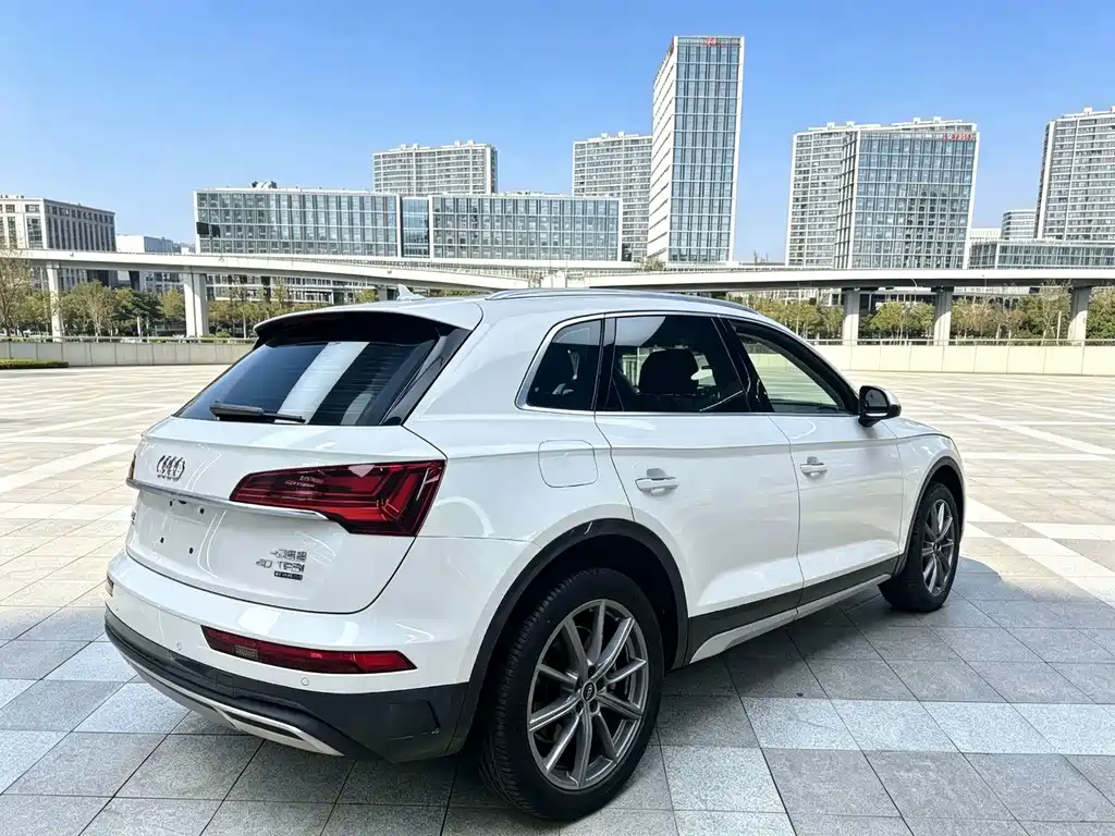 Audi Q5L 2023 — фото 7