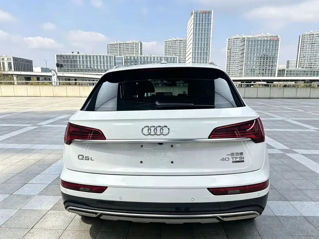 Audi Q5L 2023 — фото 8