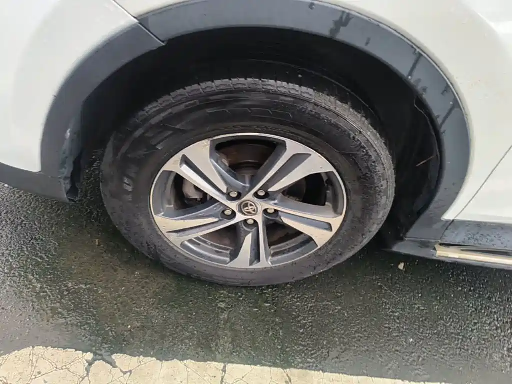 Toyota RAV4 2015 — фото 23