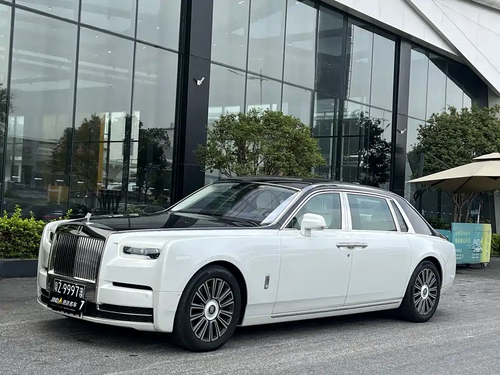 Rolls-Royce Phantom 2019 — фото 1