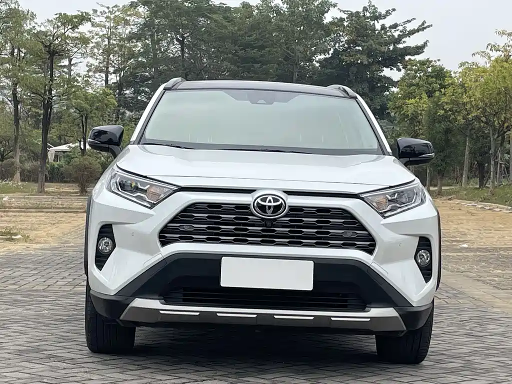 Toyota RAV4 2022 — фото 3