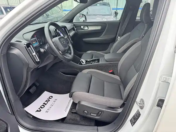Volvo XC40 2024