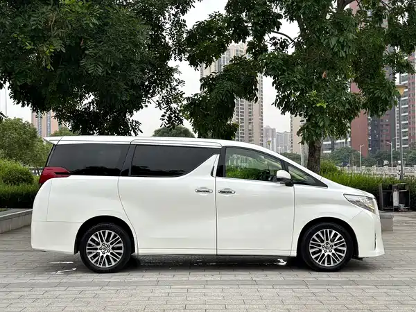 Toyota Alphard 2015