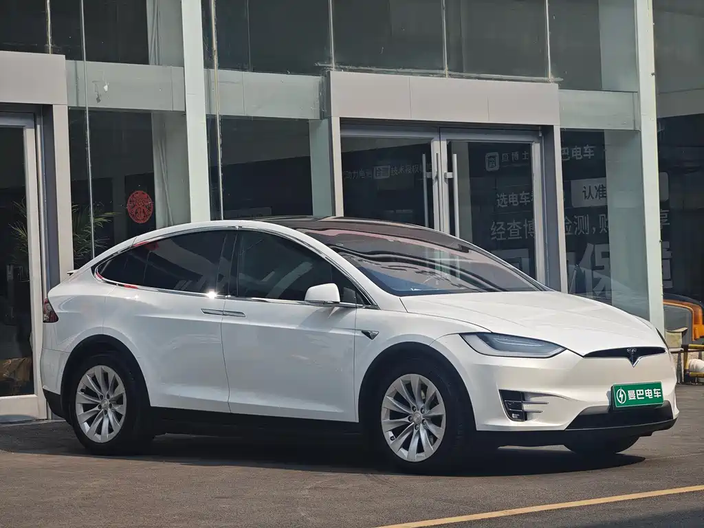 Tesla Model X 2018 — фото 3