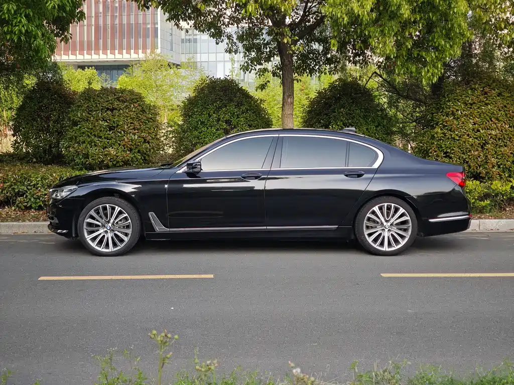 BMW 7 Series 2018 — фото 3