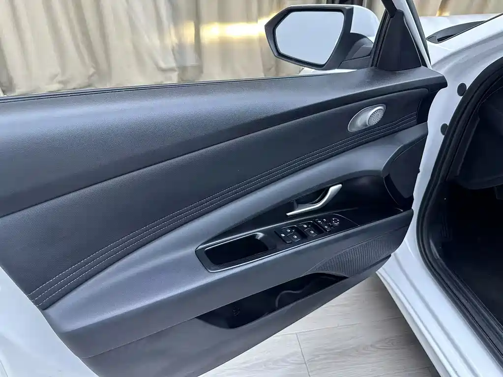 Hyundai Elantra 2023 — фото 13