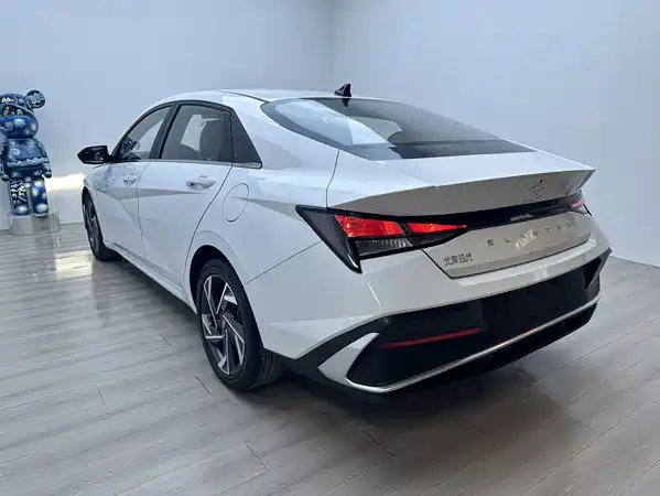 Hyundai Elantra 2023