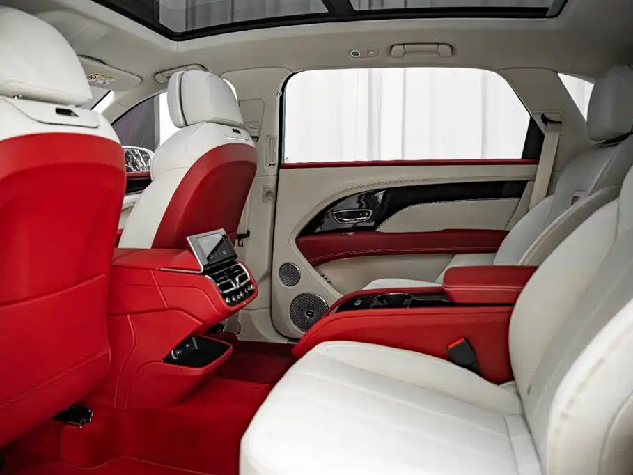 Bentley Bentayga 2025 — фото 13