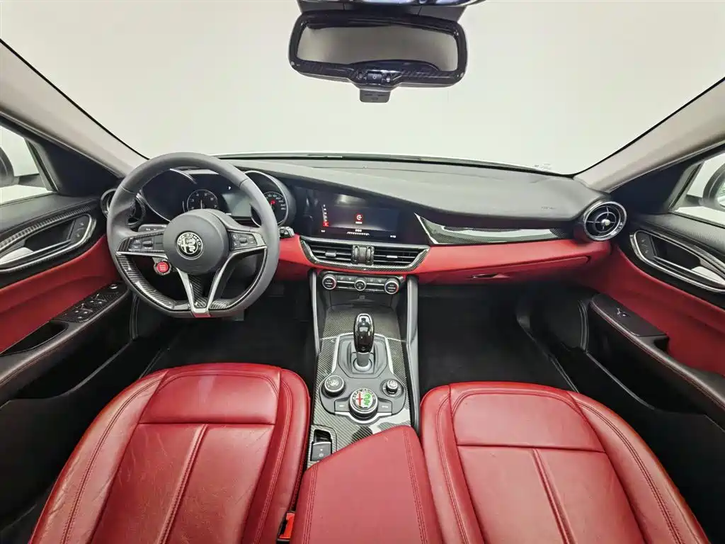 Alfa Romeo Giulia 2019 — фото 5