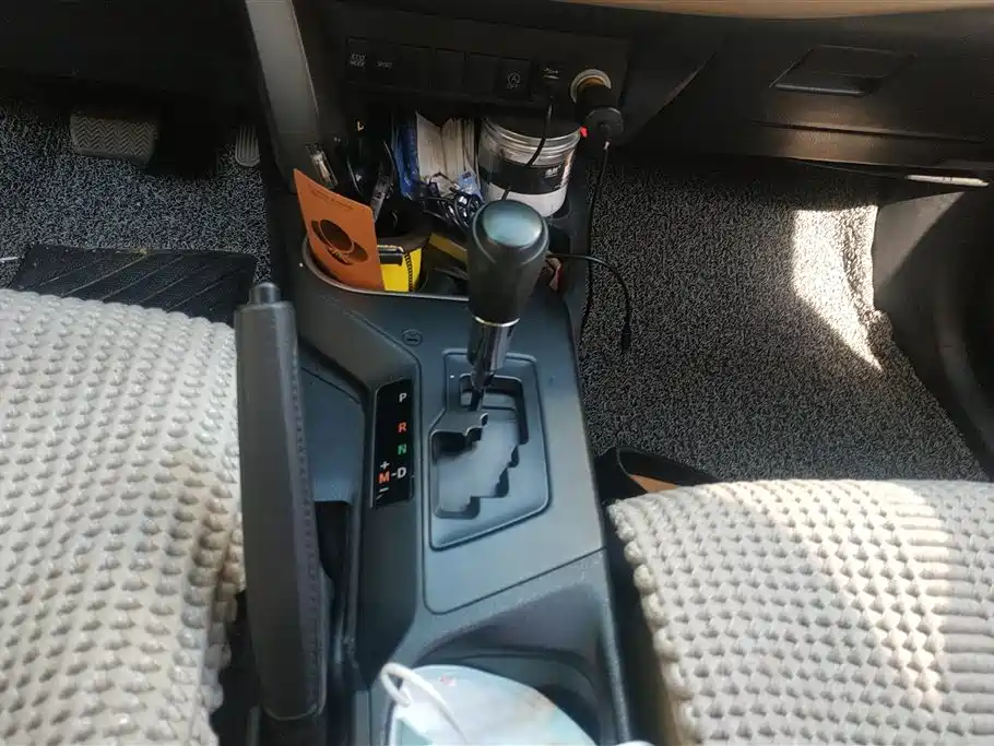 Toyota RAV4 2017 — фото 16