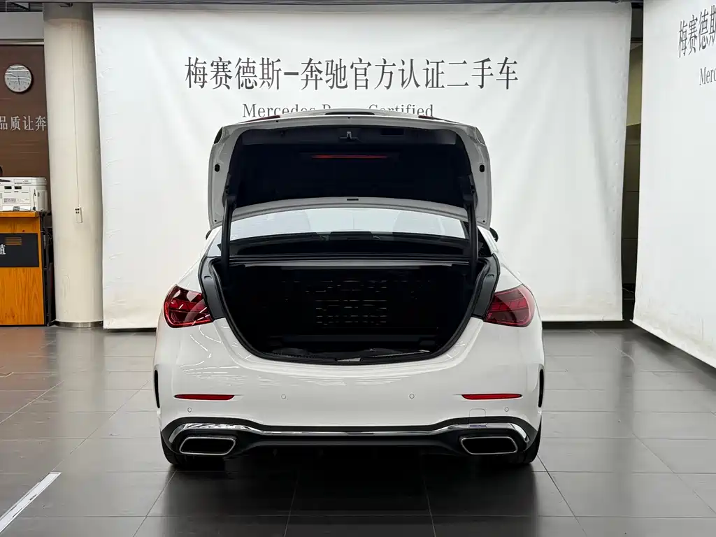 Mercedes-Benz C-Class 2025 — фото 15