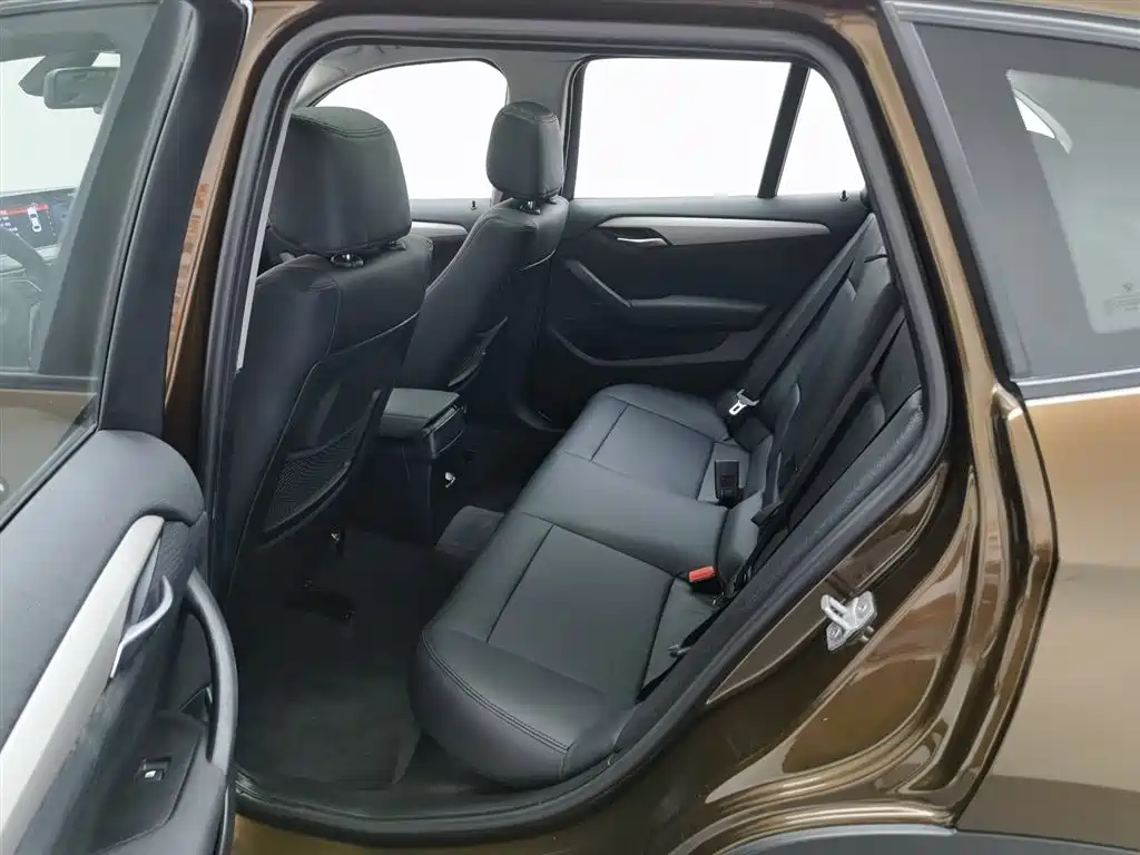 BMW X1 2014 — фото 15