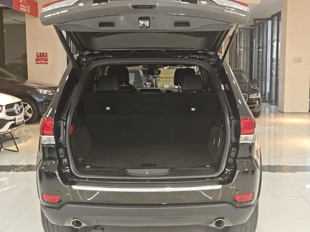 Jeep Grand Cherokee 2021 — фото 20