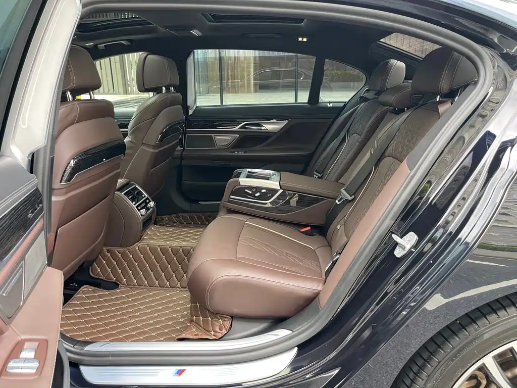 BMW 7 Series 2021 — фото 10