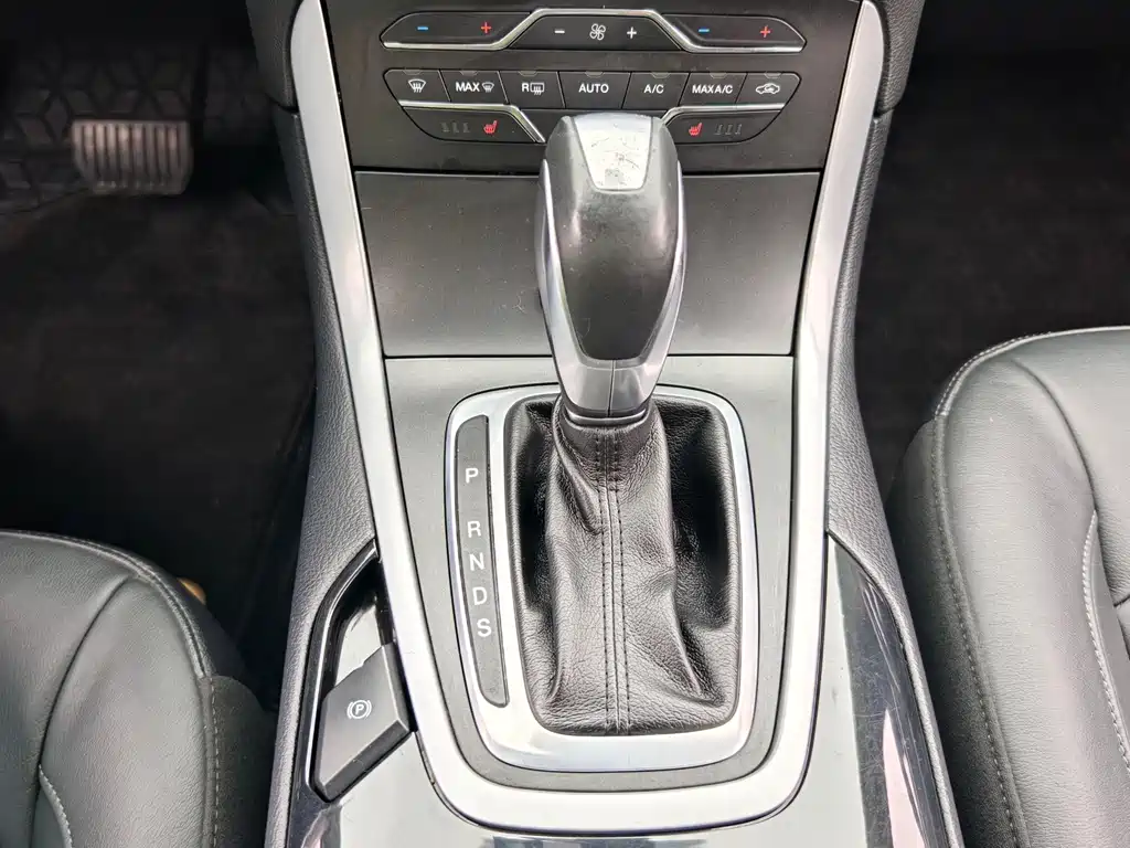Ford Edge 2015 — фото 25