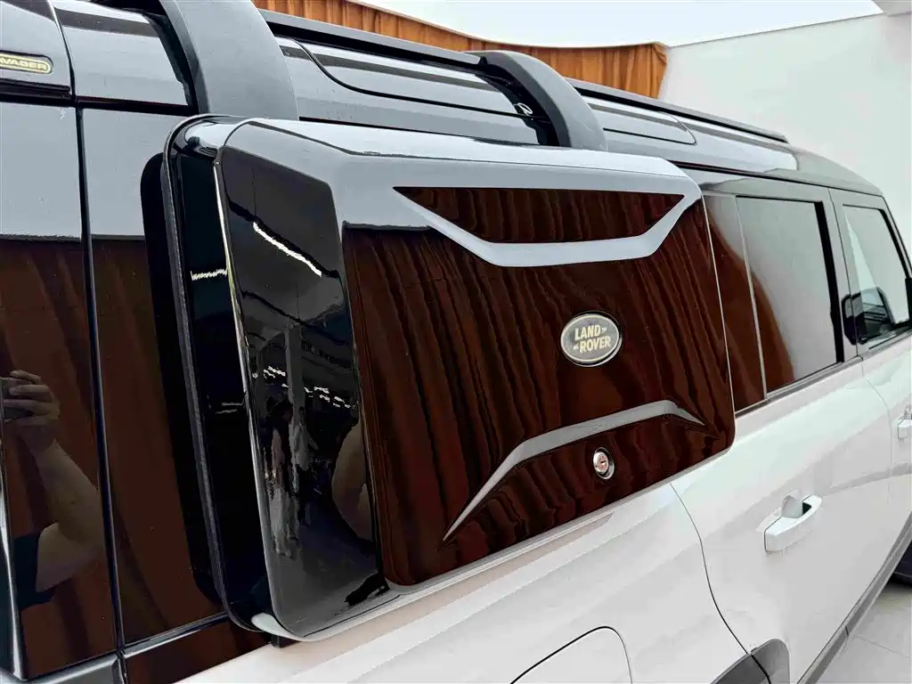Land Rover Defender 2021 — фото 17