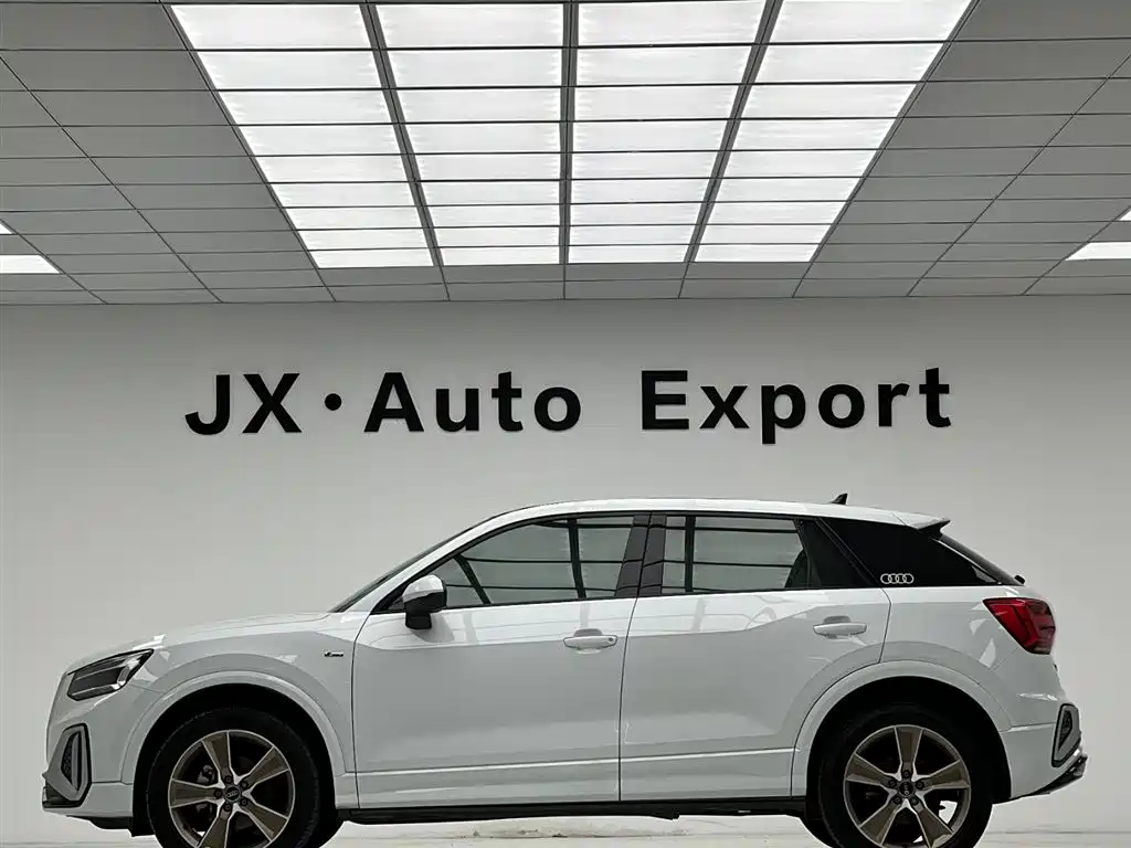 Audi Q2L 2021 — фото 12