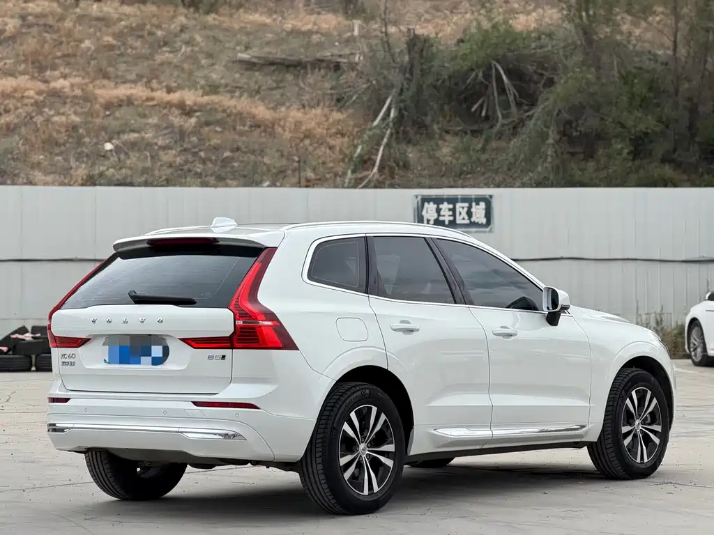 Volvo XC60 2023 — фото 4