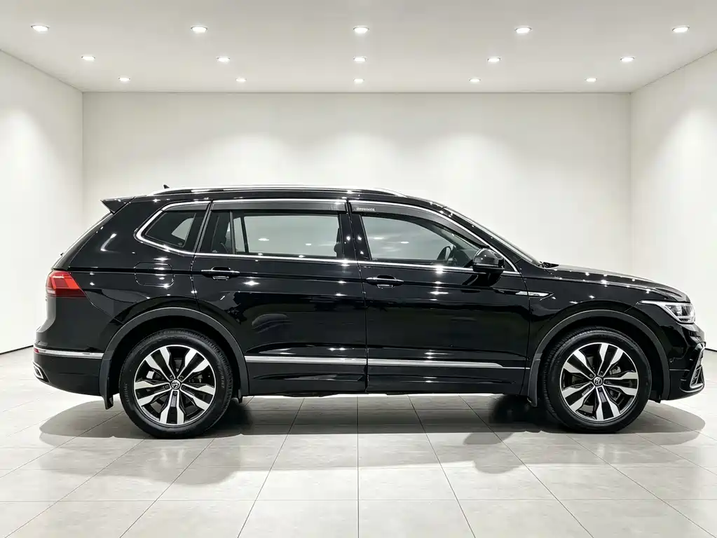 Volkswagen Tiguan L 2023 — фото 16