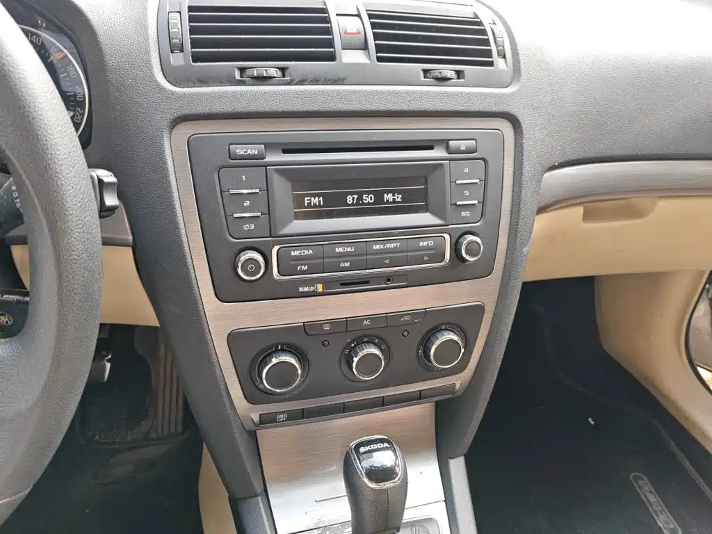 Skoda Octavia 2015 — фото 10