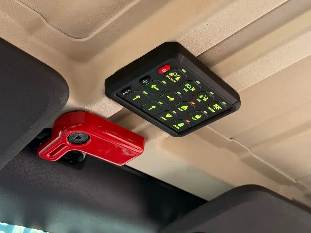 Jeep Wrangler 2010 — фото 17