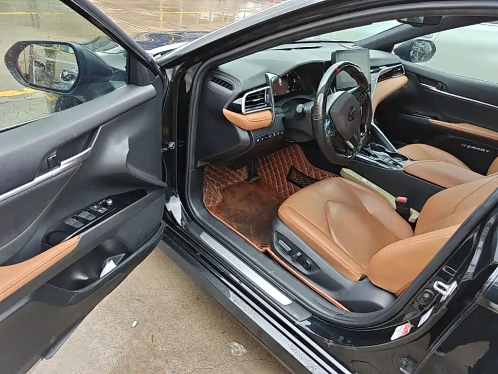 Toyota Camry 2023 — фото 16