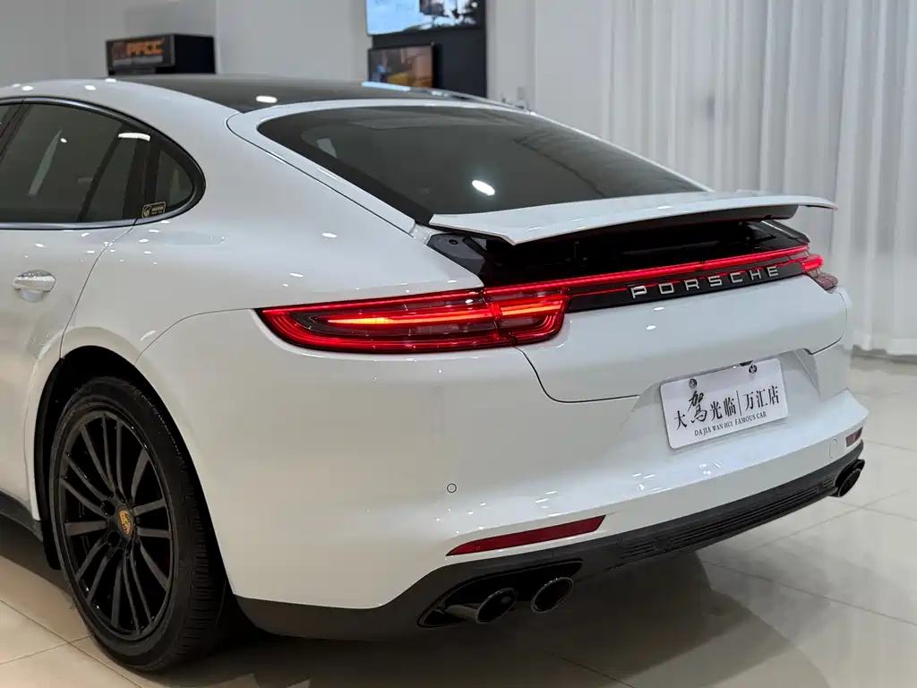 Porsche Panamera 2018 — фото 6