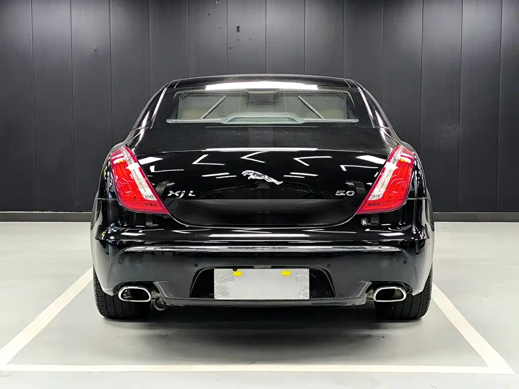 Jaguar XJ 2011 — фото 25