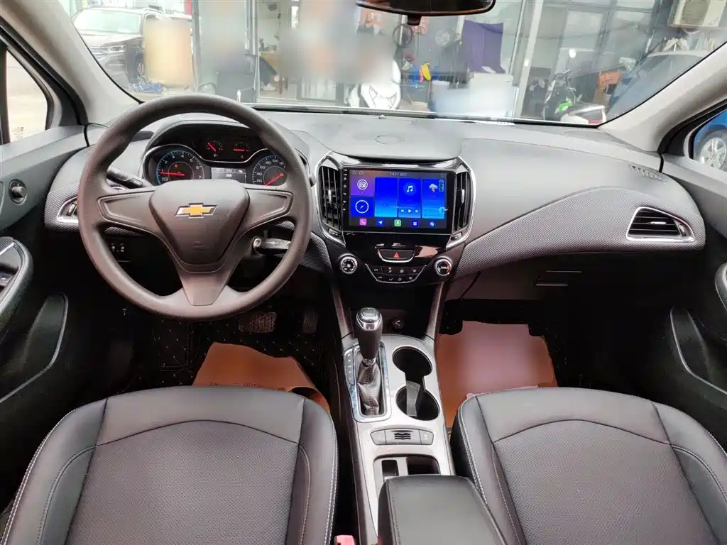 Chevrolet Cruze 2018 — фото 10