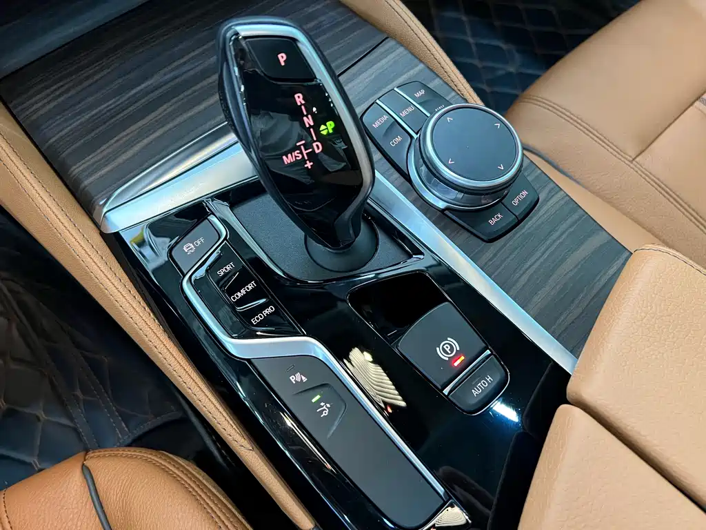 BMW 6 Series GT 2019 — фото 13