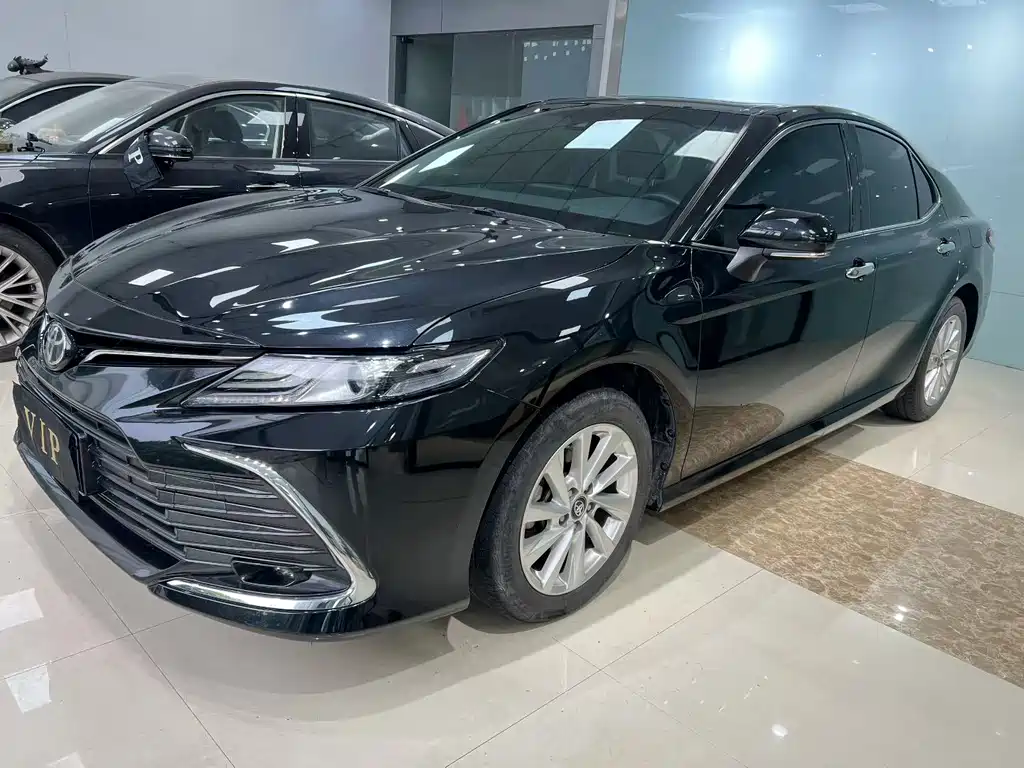 Toyota Camry 2023 — фото 2
