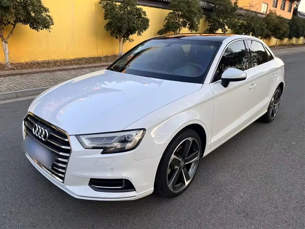 Audi A3 2019 — фото 1