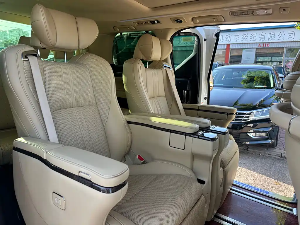 Toyota Alphard 2019 — фото 6