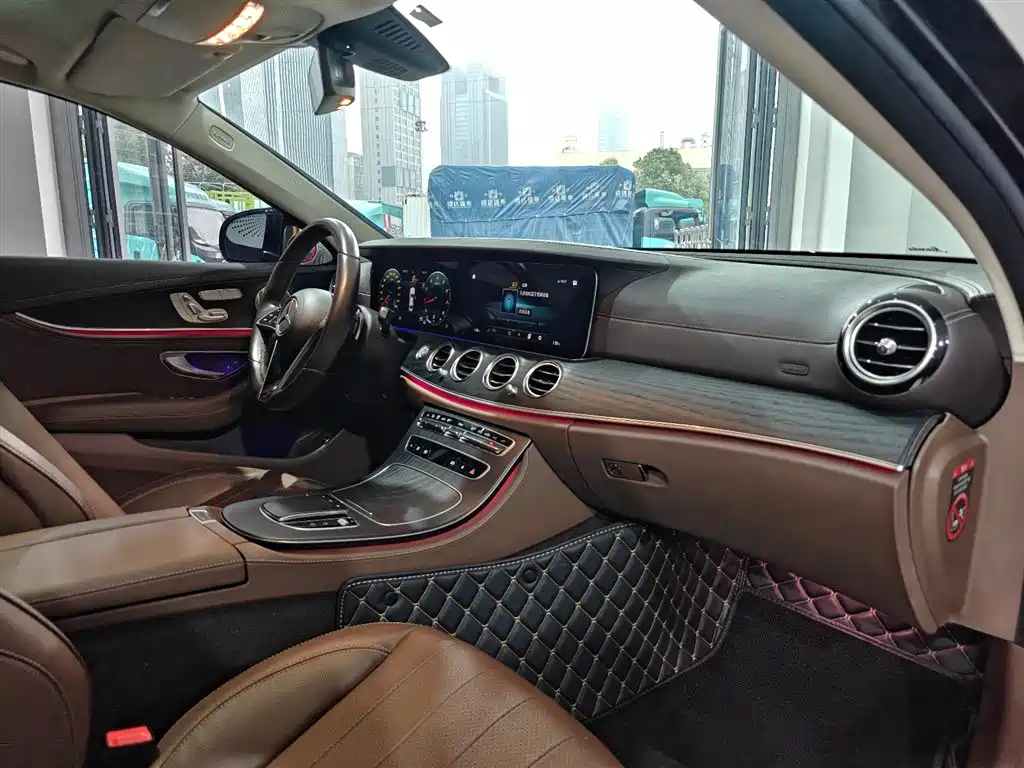 Mercedes-Benz E-Class 2023 — фото 13