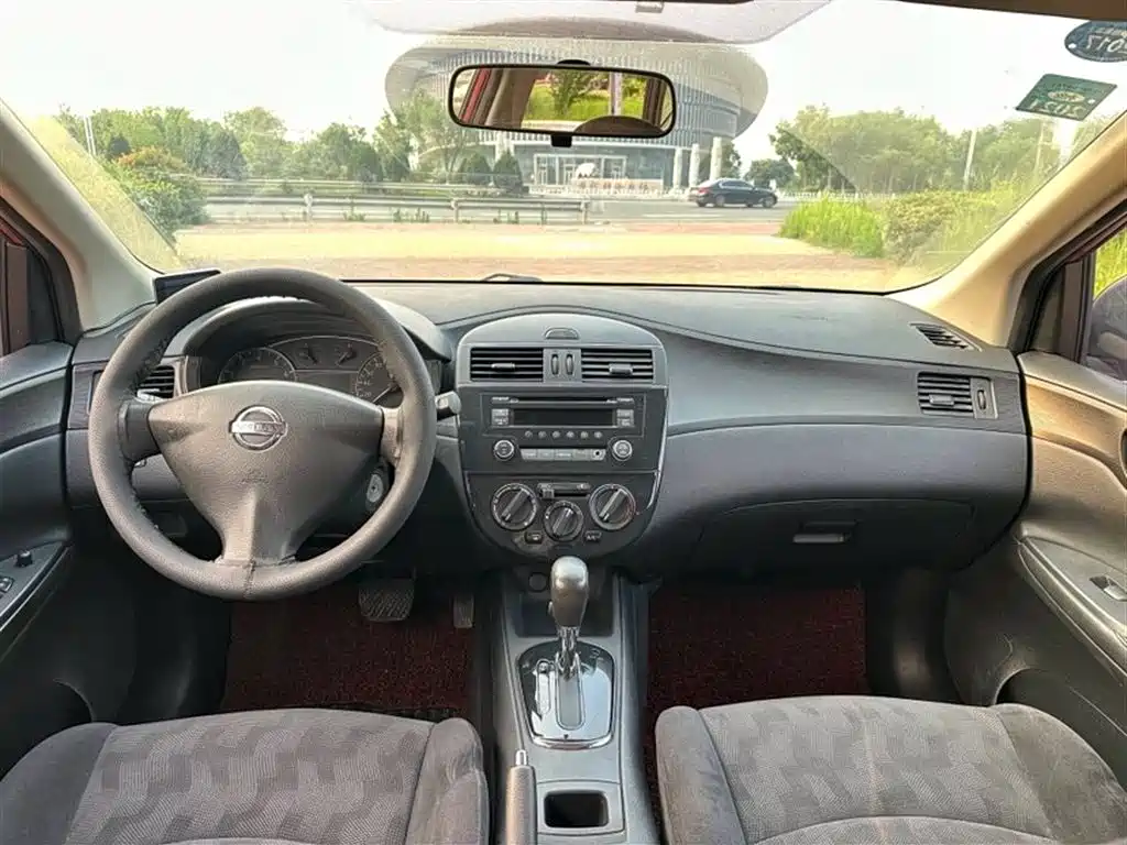 Nissan Tiida 2015 — фото 9