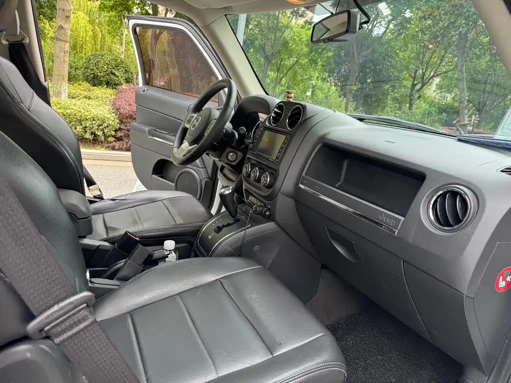 Jeep Patriot 2014 — фото 10