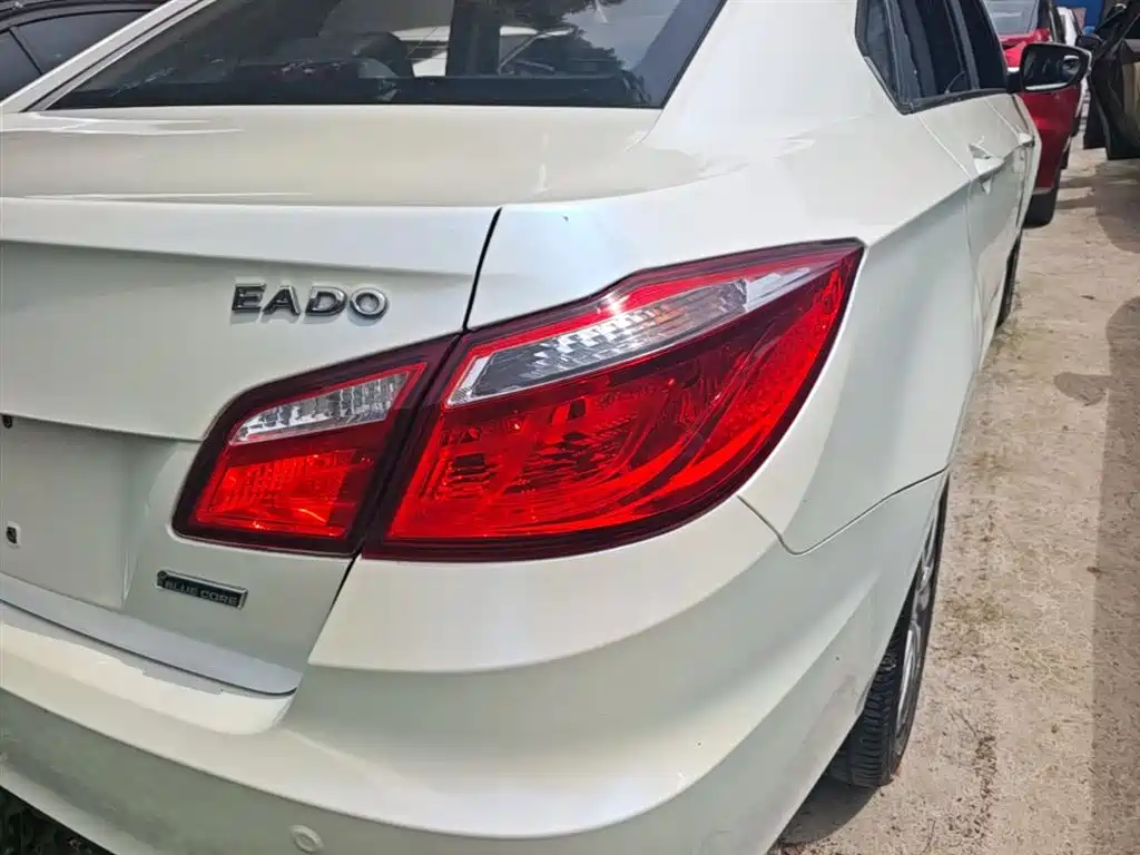 Changan Eado 2017 — фото 8