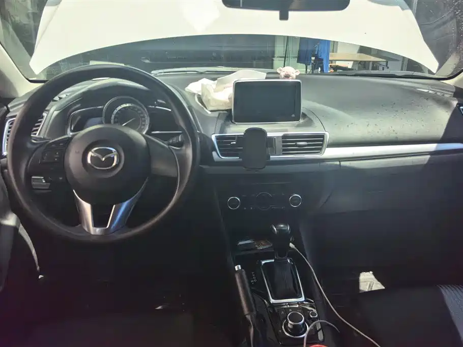 Mazda 3 Axela 2016 — фото 12