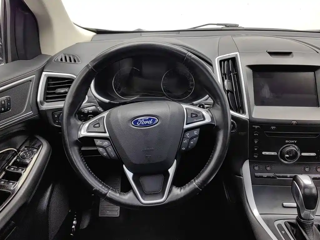 Ford Edge 2017 — фото 11